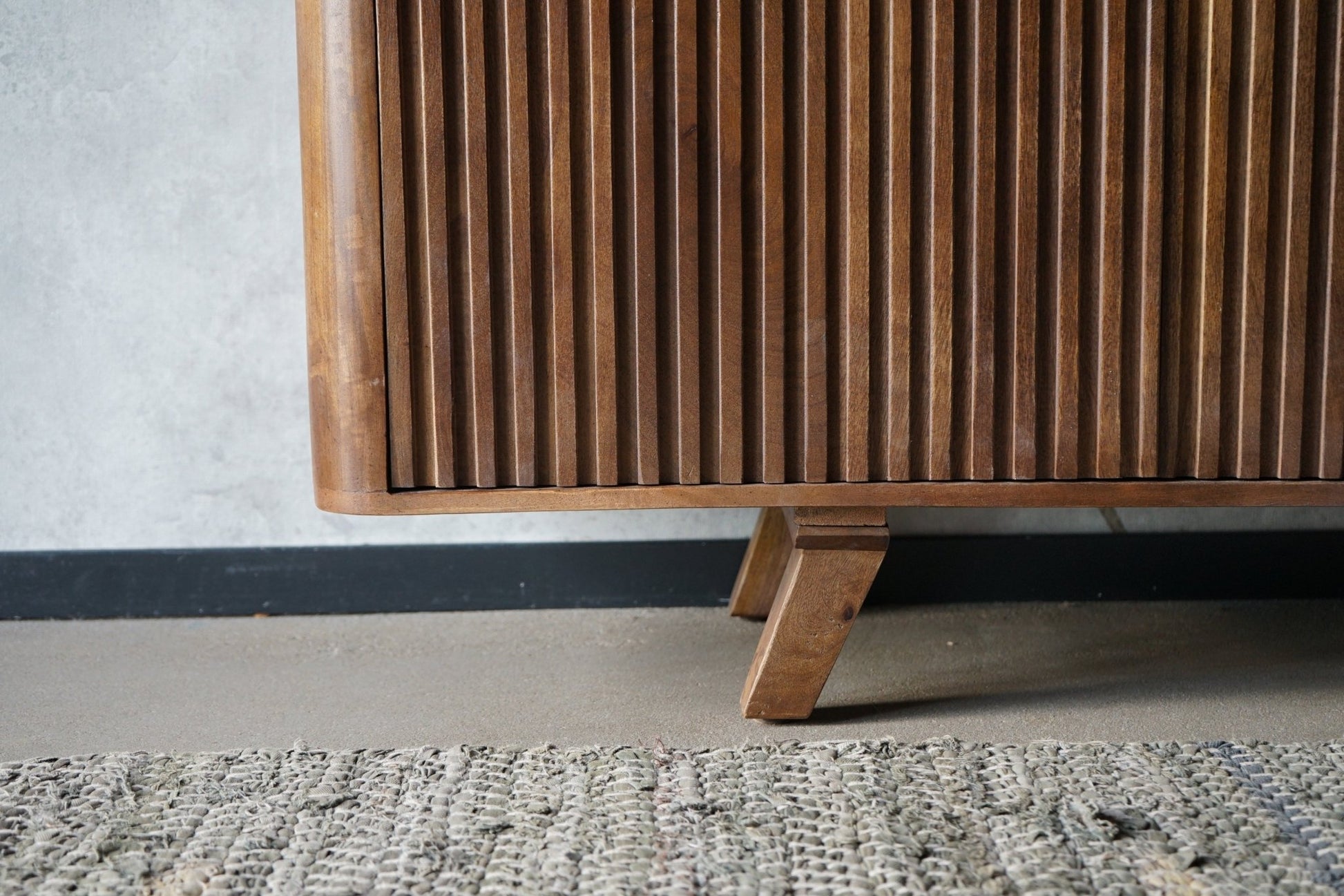 Dressoir Mahindra 160cm travertine blad - Goa Editions