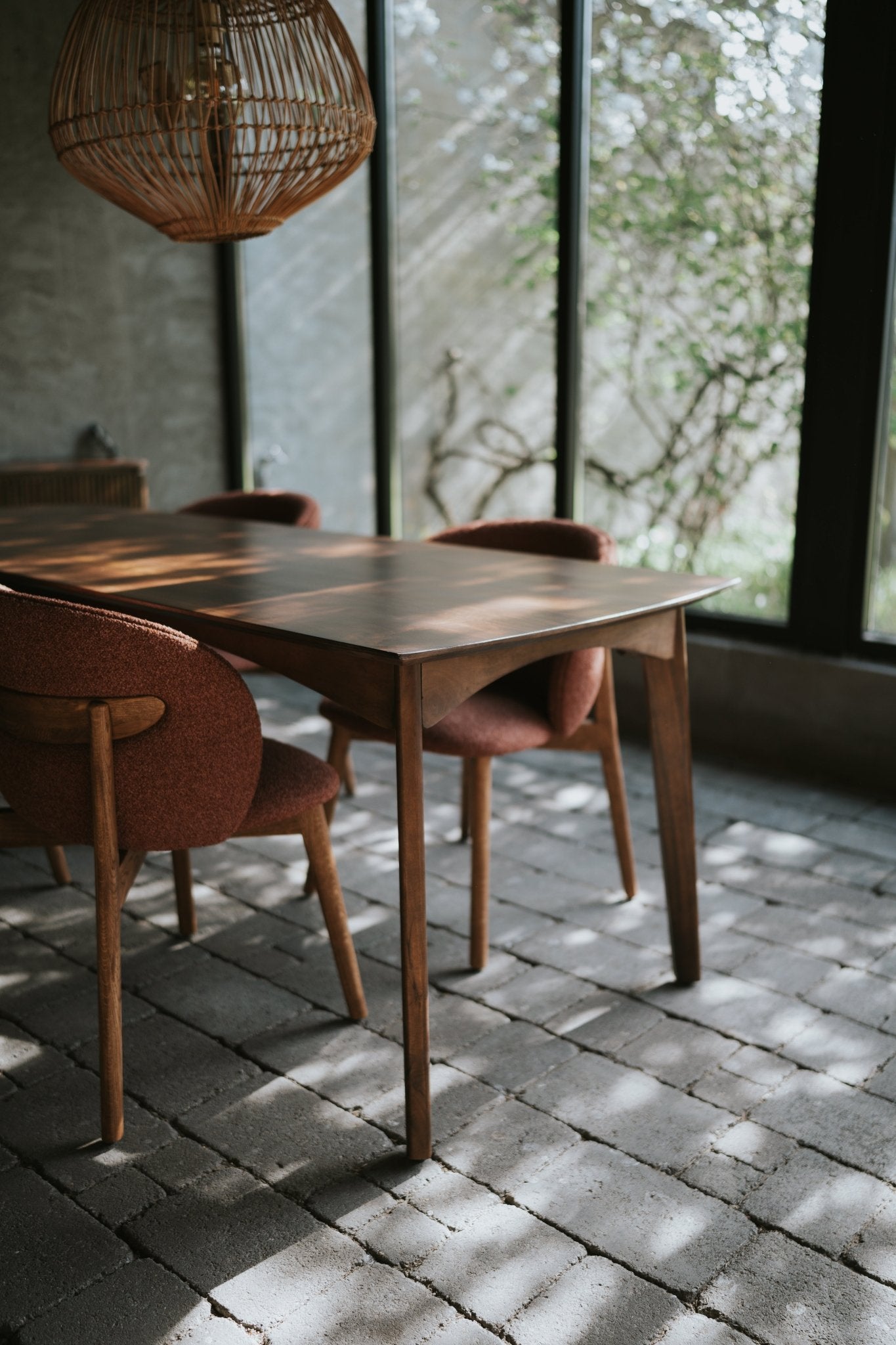 Eettafel candolim walnoot - Goa Editions