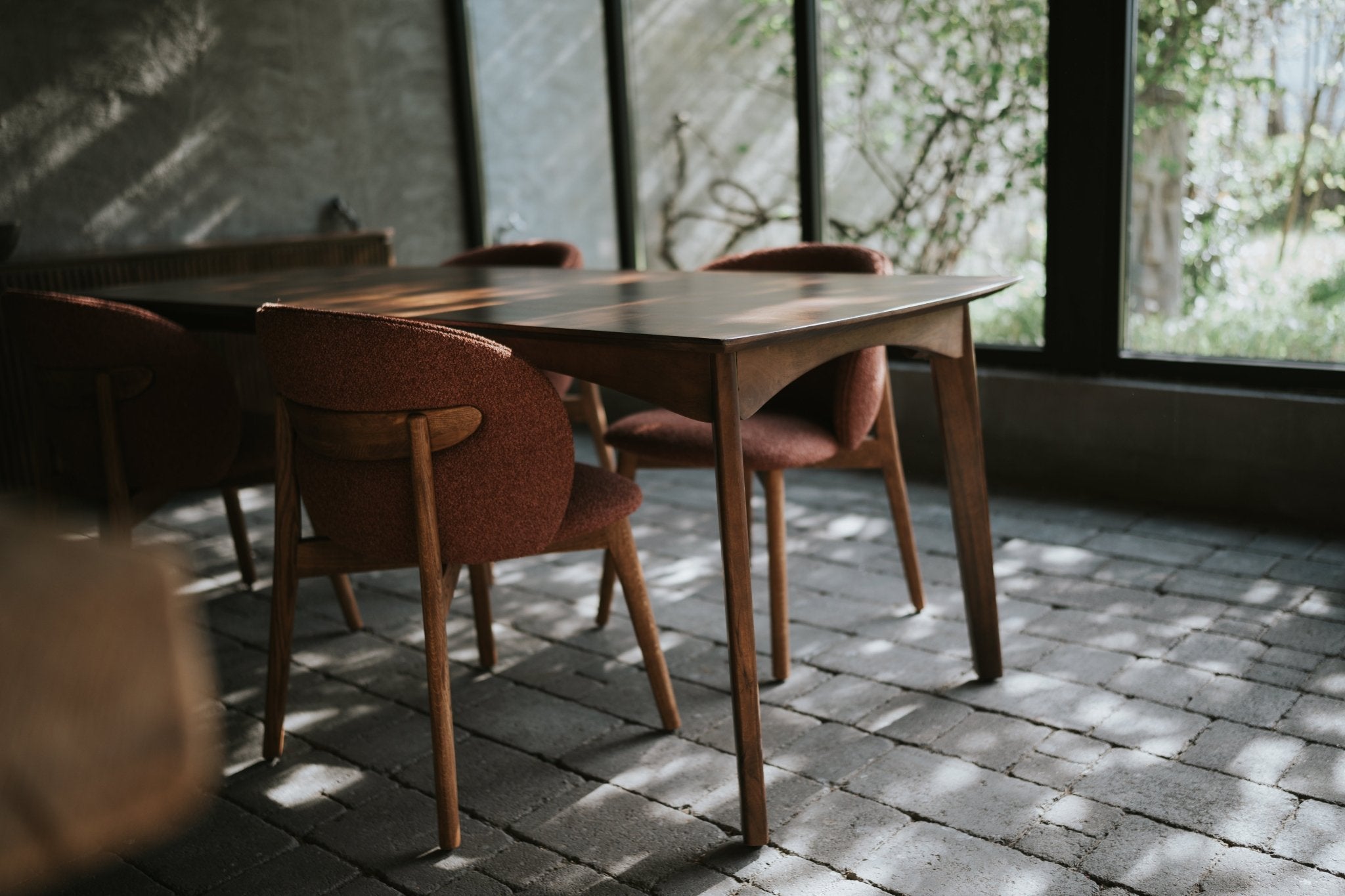 Eettafel candolim walnoot - Goa Editions